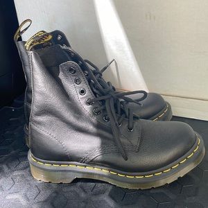 NWOT Dr Martens Pascal black boot